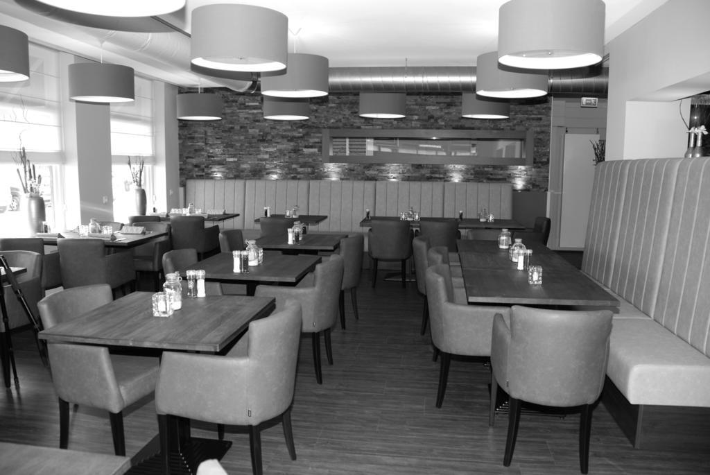 Hotel-Restaurant Thuis! Dinteloord Bagian luar foto