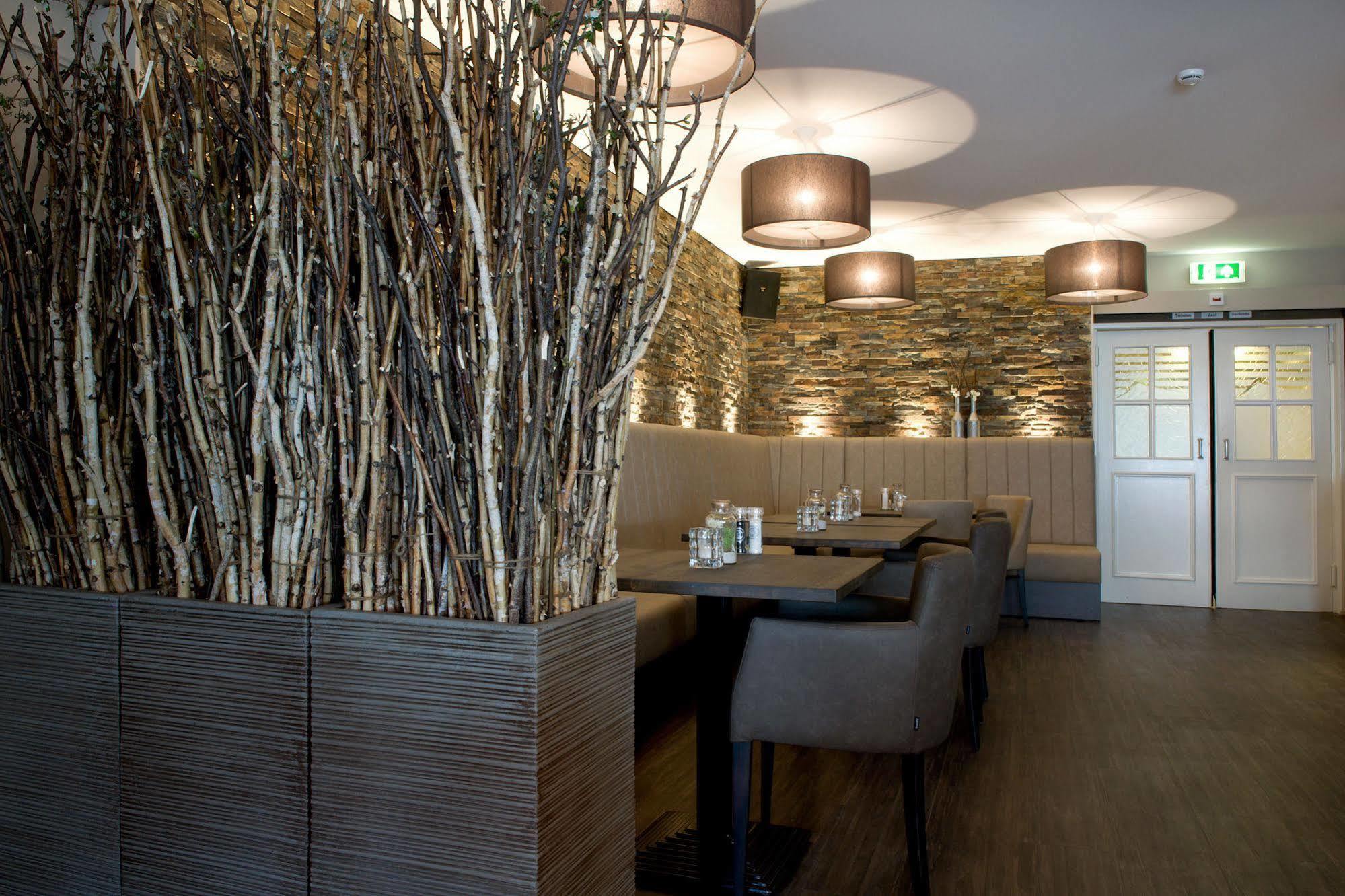 Hotel-Restaurant Thuis! Dinteloord Bagian luar foto